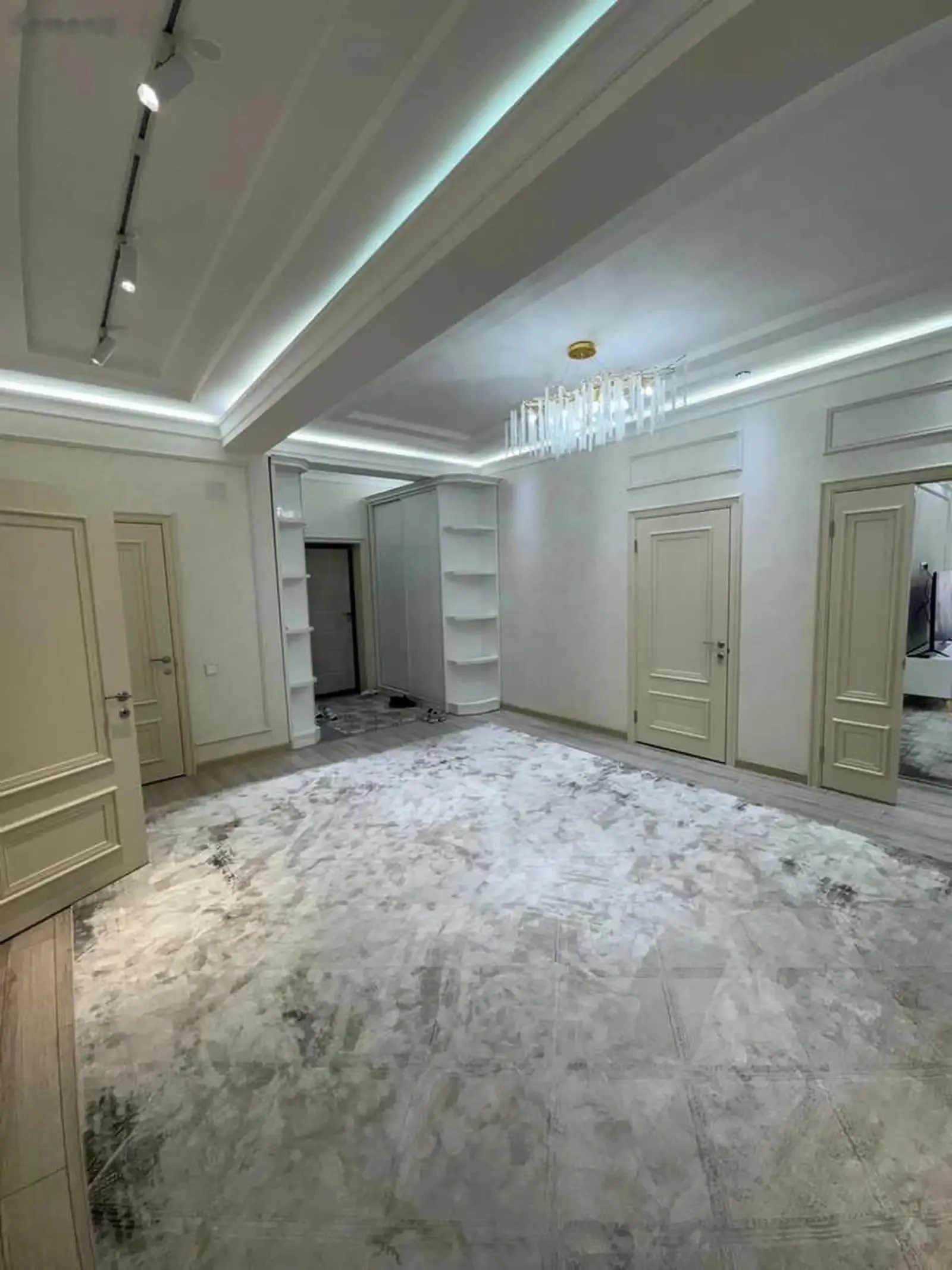 3-комн. квартира, 13 этаж, 163м², Овир