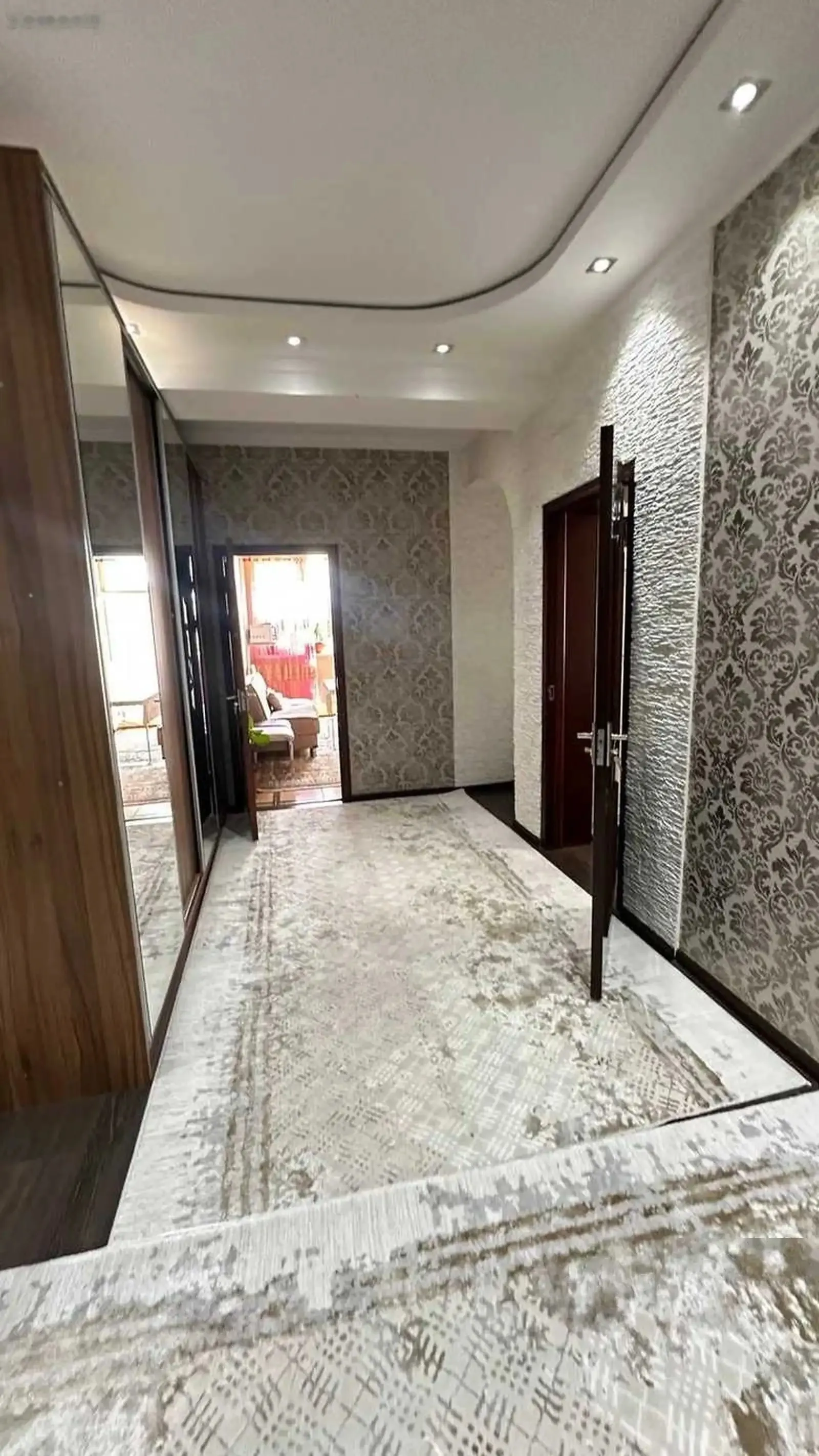 2-комн. квартира, 2 этаж, 102м², Боги ботаники