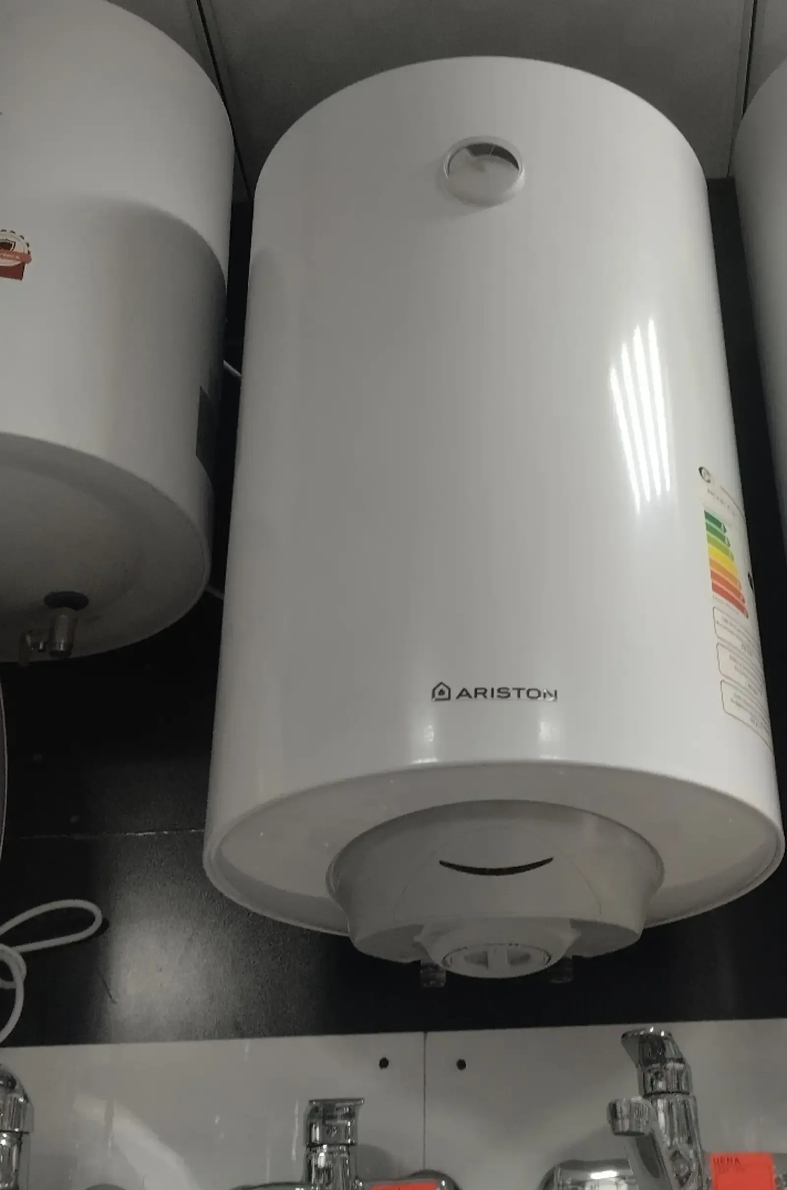 Водонагреватель Ariston 80л