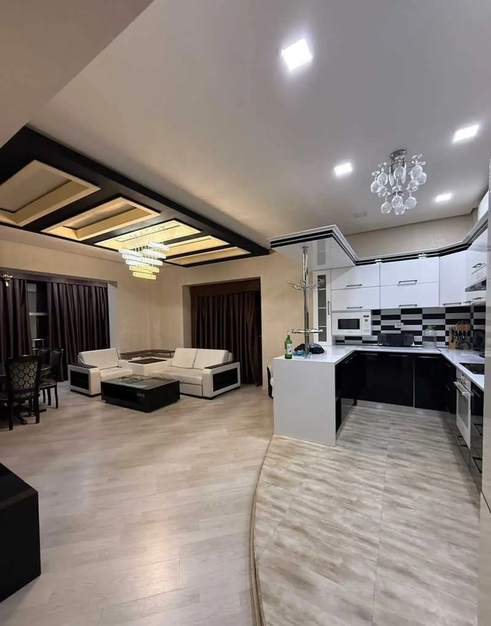 2-комн. квартира, 16 этаж, 100м², Славянский