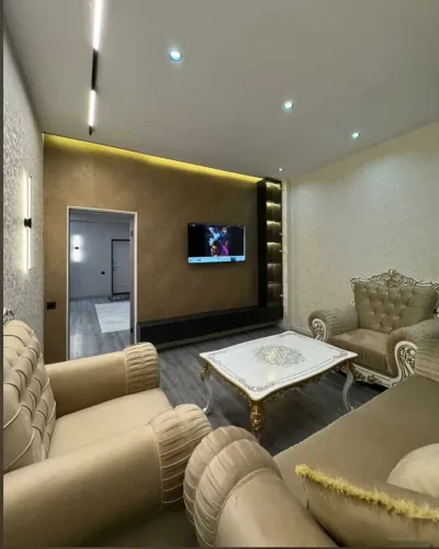 2-комн. квартира, 18 этаж, 78м², Голубой экран