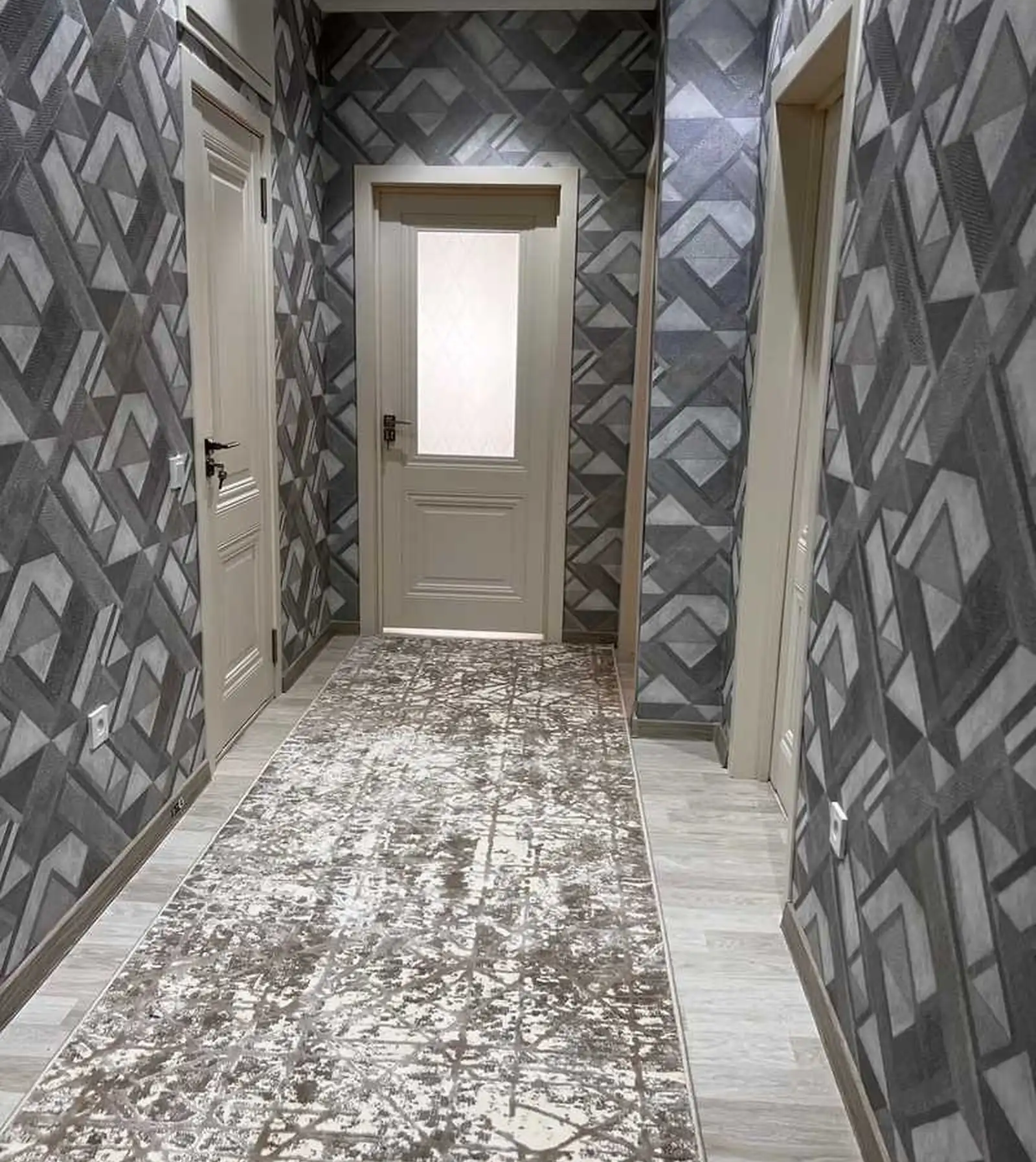 2-комн. квартира, 3 этаж, 65м², Шохмансур дом Гуля Голд назди Скорий больница Айни
