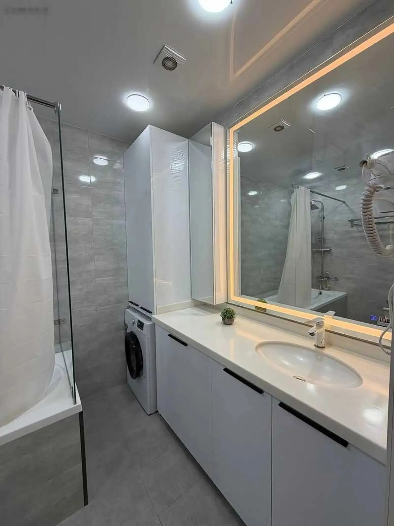 2-комн. квартира, 12 этаж, 86м², 92 мкр, пеши ресторани Райхон