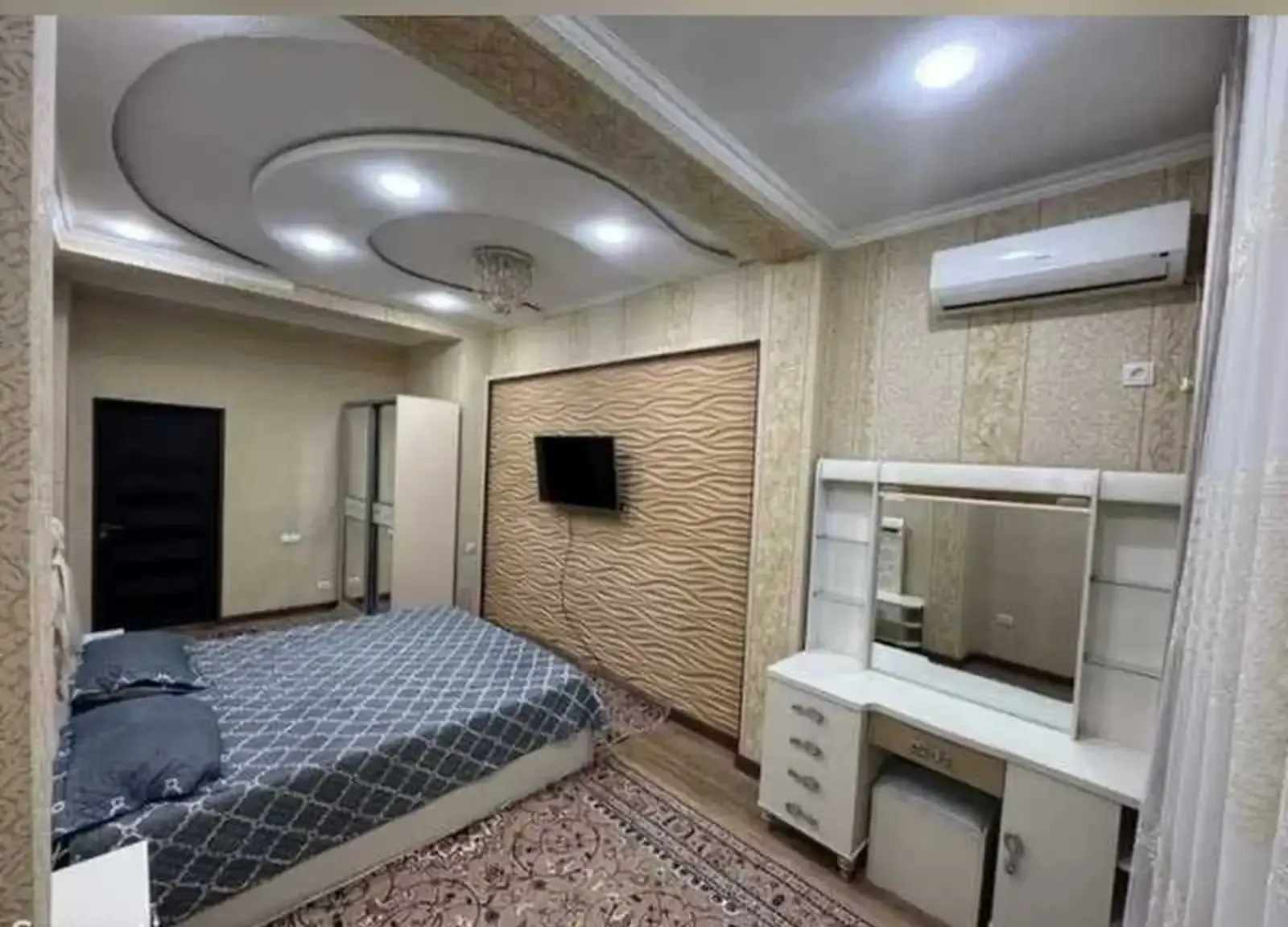 2-комн. квартира, 10 этаж, 62м², Голубой Экран