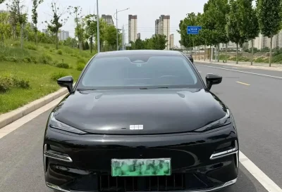 Geely Galaxy E8, 2025