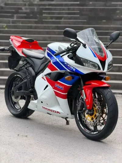 Мотоцикл Honda cbr