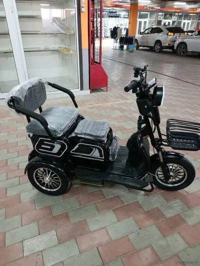 Трёхколёсный скутер