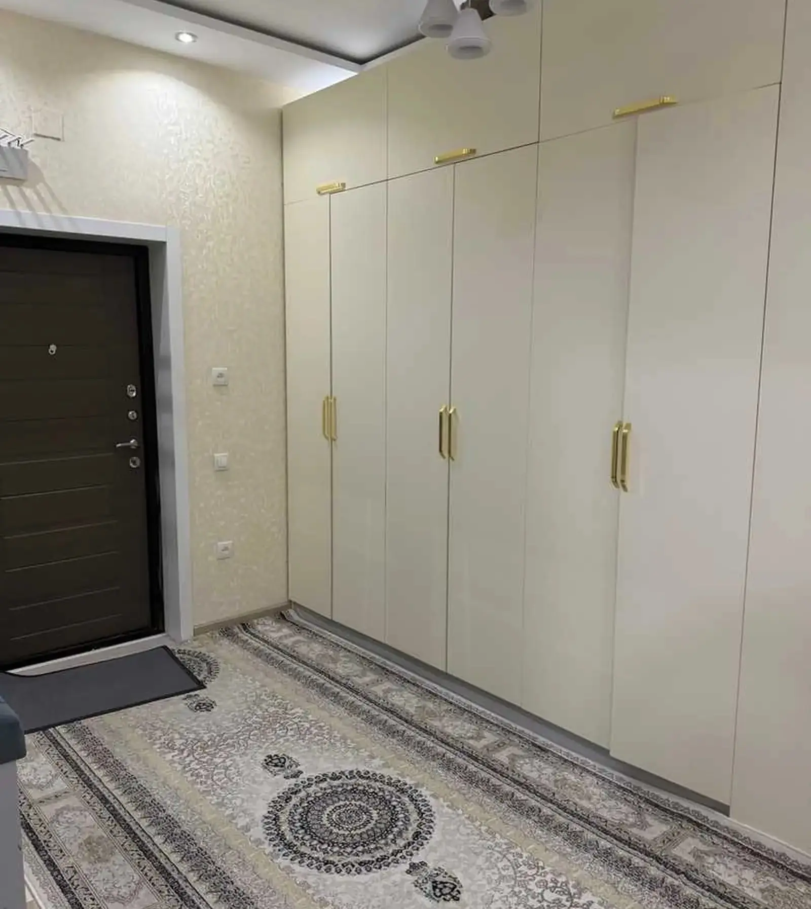 2-комн. квартира, 10 этаж, 60м², Фирдавси