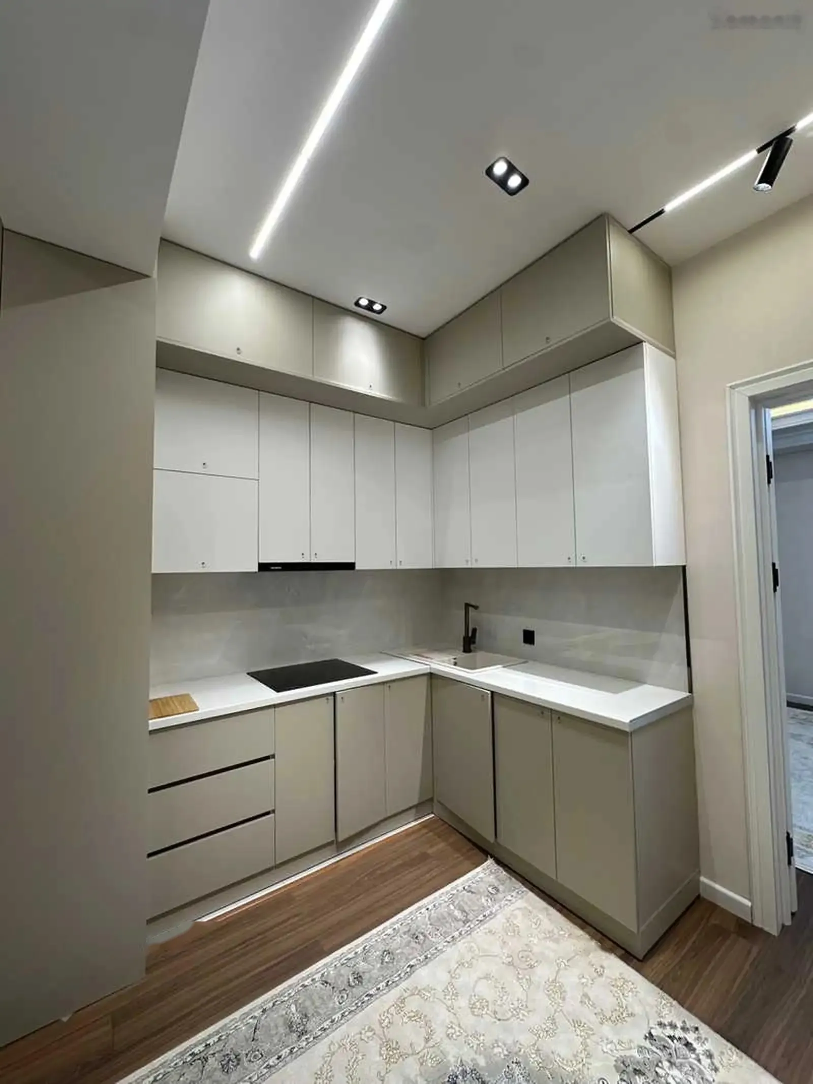 2-комн. квартира, 12 этаж, 65м², Цум, доми Себистон