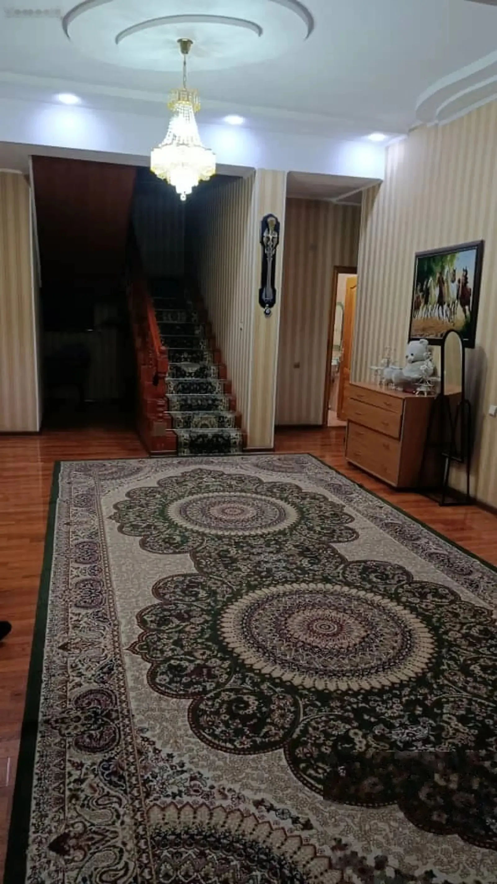 3-этажный, 14 комнатный дом, 700 м², Корвон, 7 Ахтар,  Гимназия