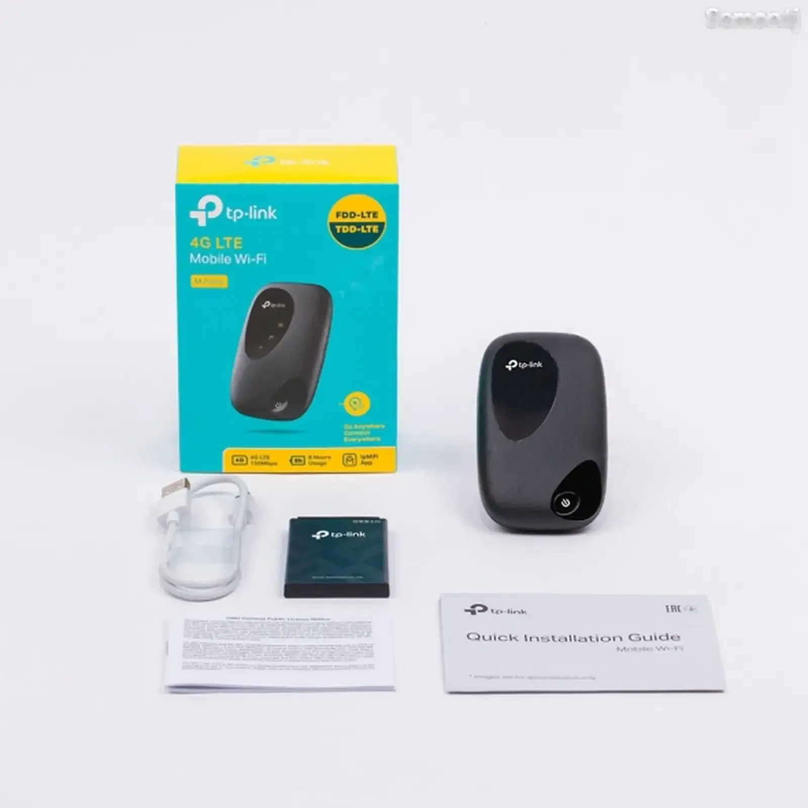 Карманный Wi-Fi роутер TP-LINK M7000 черный