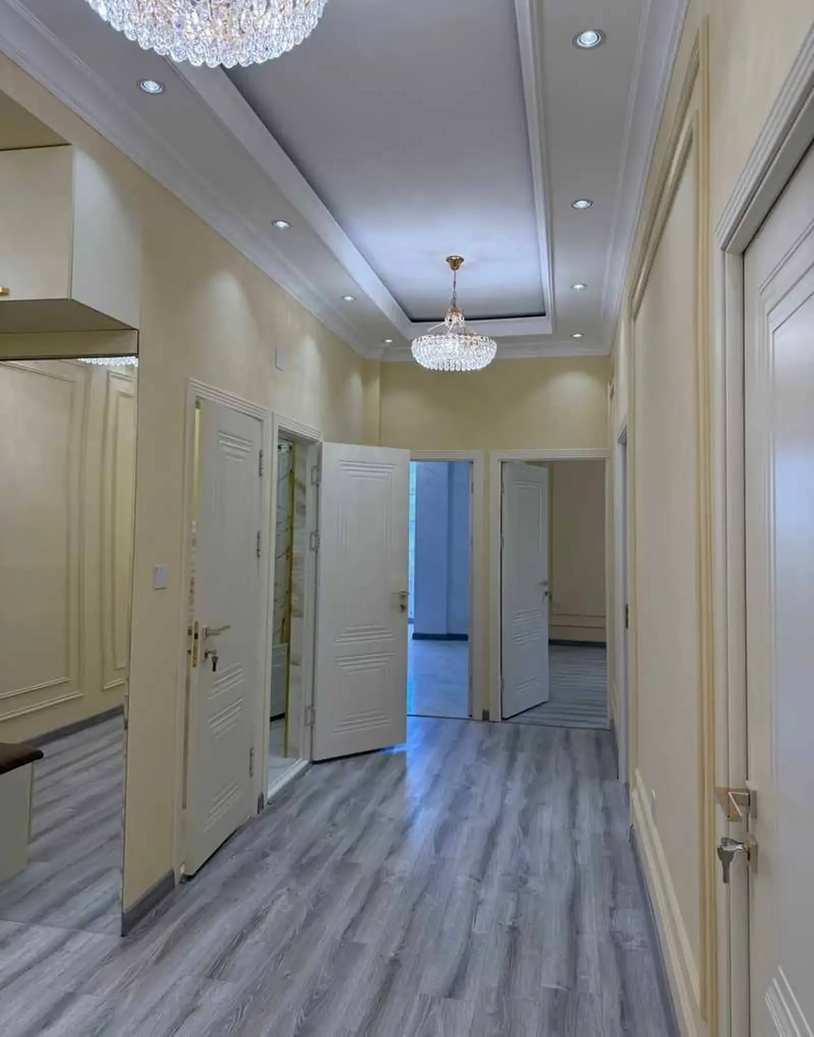 3-комн. квартира, 6 этаж, 98м², к.Айни, Напротив Вазорати Нақлиёт