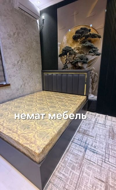 Двуспальная кровать