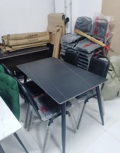 Стол и стулья