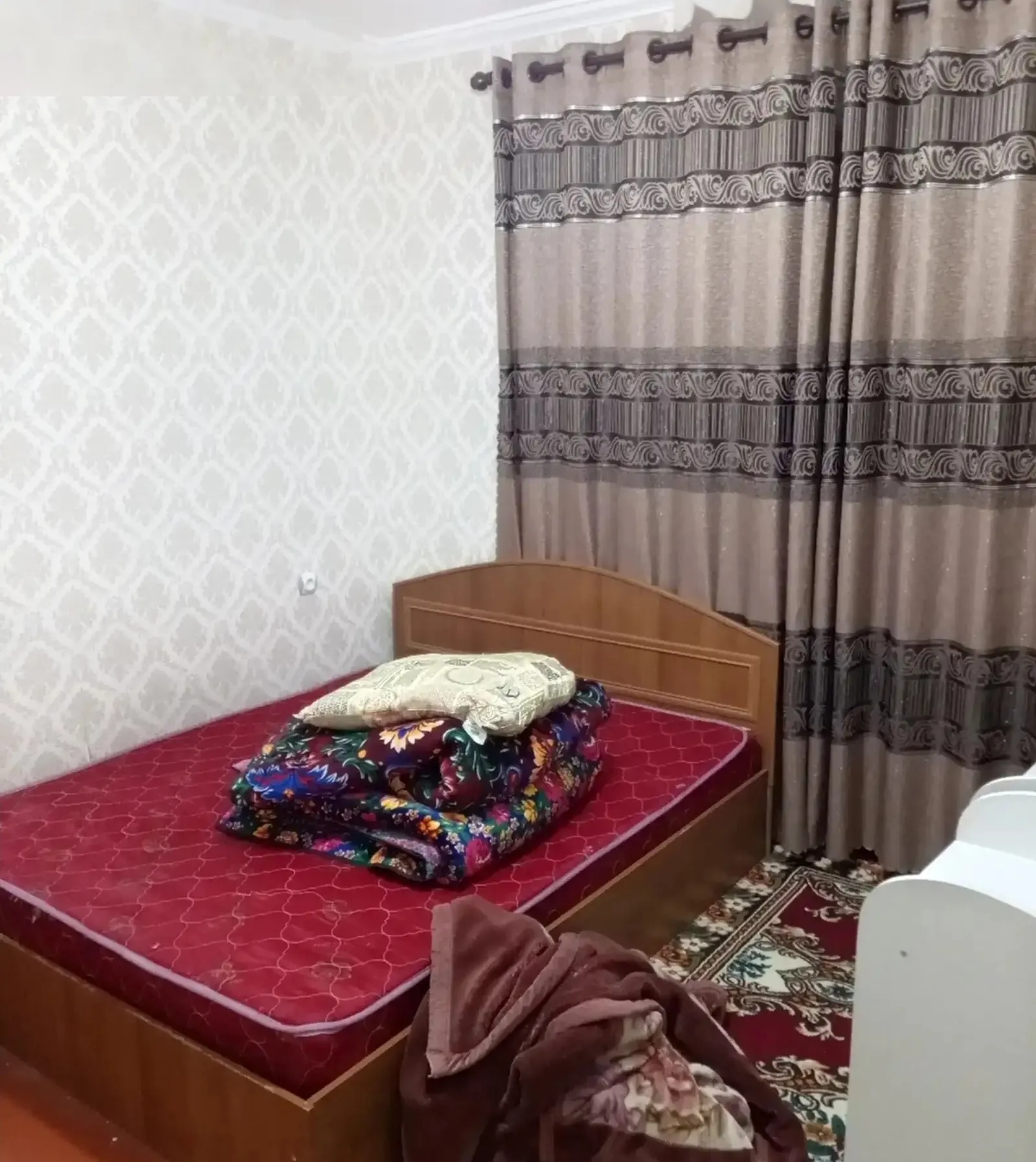 4-комн. квартира, 1 этаж, 80м², 8 мкр