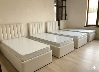 Односпальная кровать с медицинским матрасом