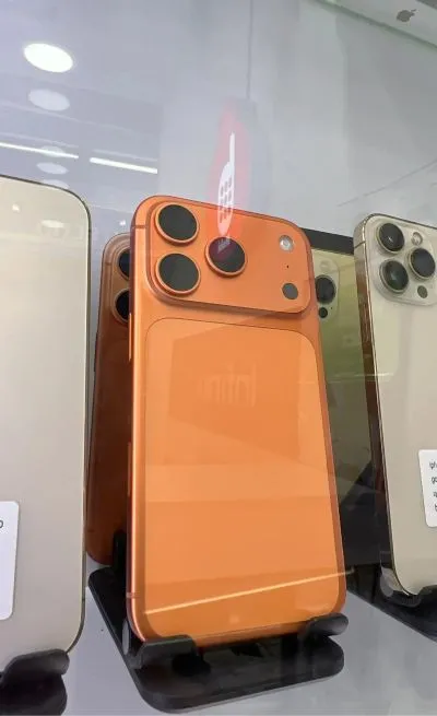 Apple iPhone 17 Pro, 256 gb, Cosmic Orange