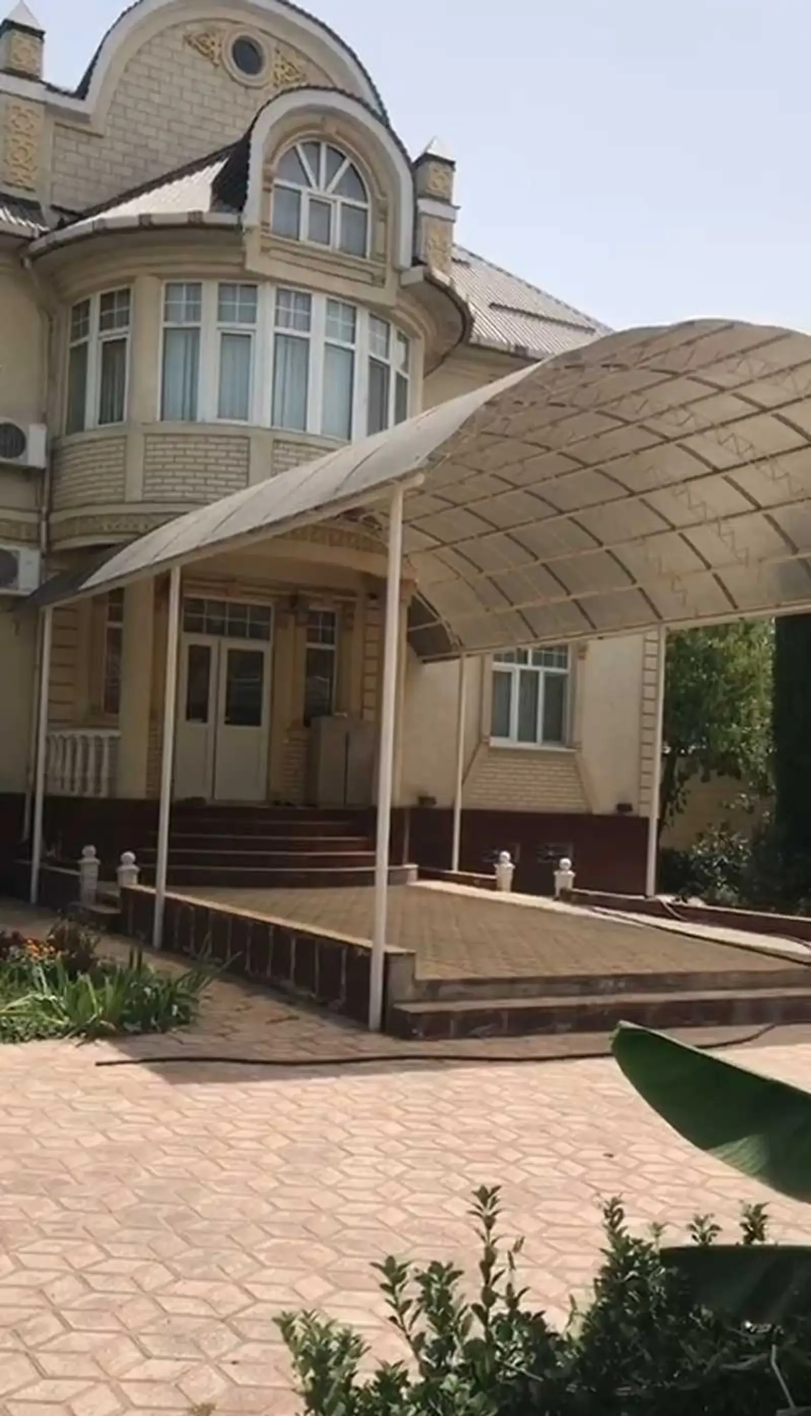 3-этажный, 10 комнатный дом, 600 м², Фирдавси
