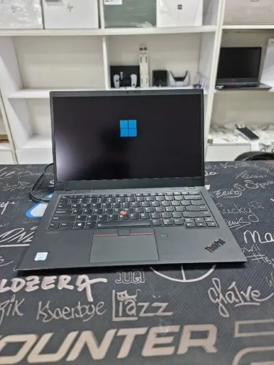 Ноутбук Lenovo x1 сенсорный i5 8265U UHD 8/512gb