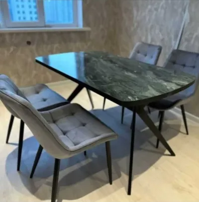 Стол со стульями