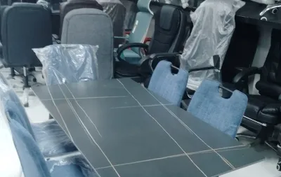 Стол и стулья