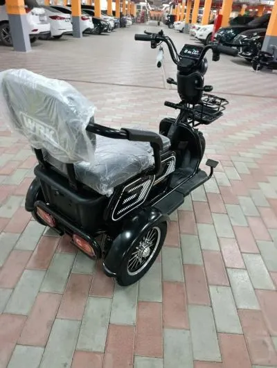 Трёхколёсный скутер