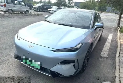 Geely Galaxy E8, 2025